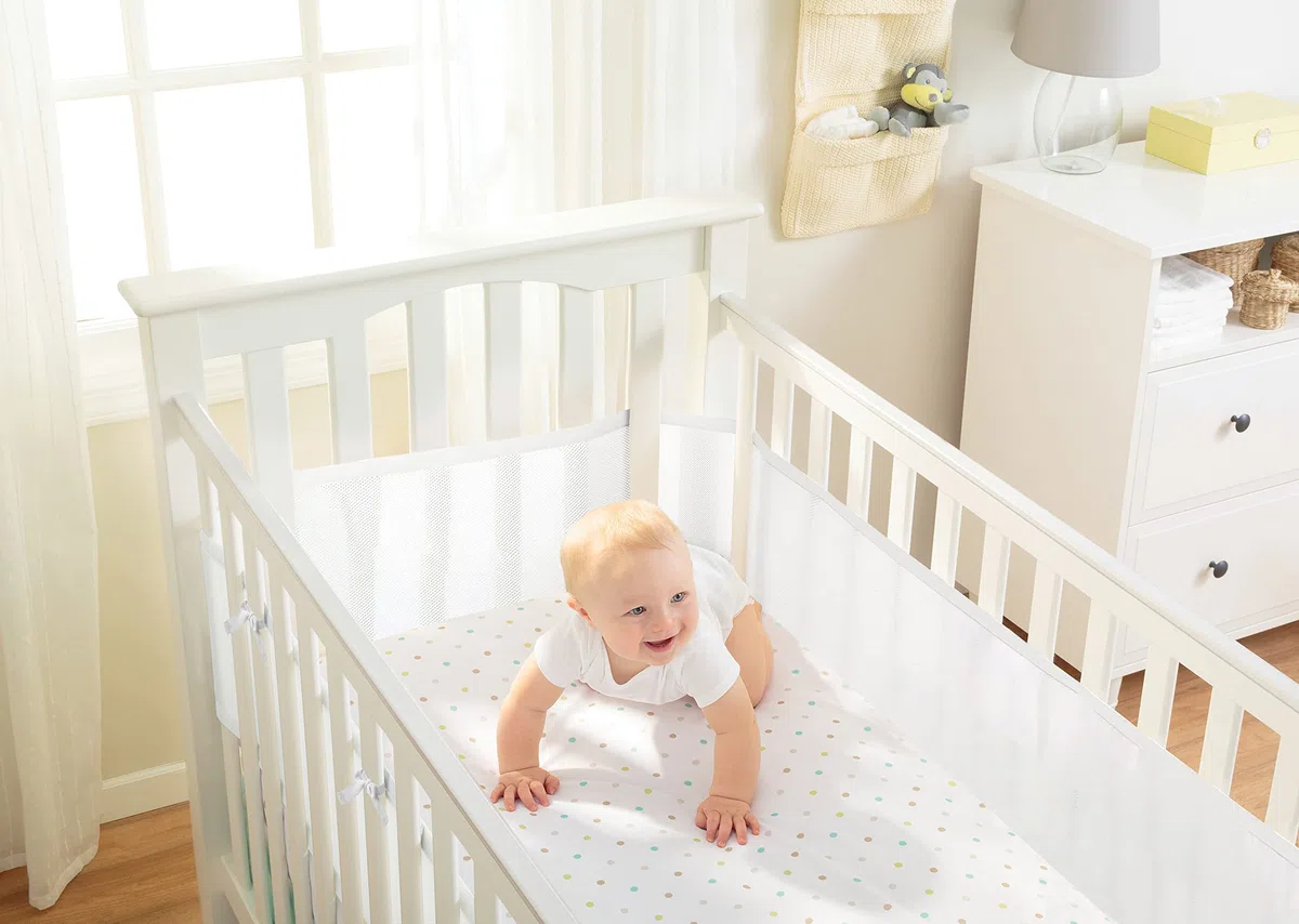 BreathableBaby Tour de lit 4 côtés pour berceau Doublure en maille Blanc