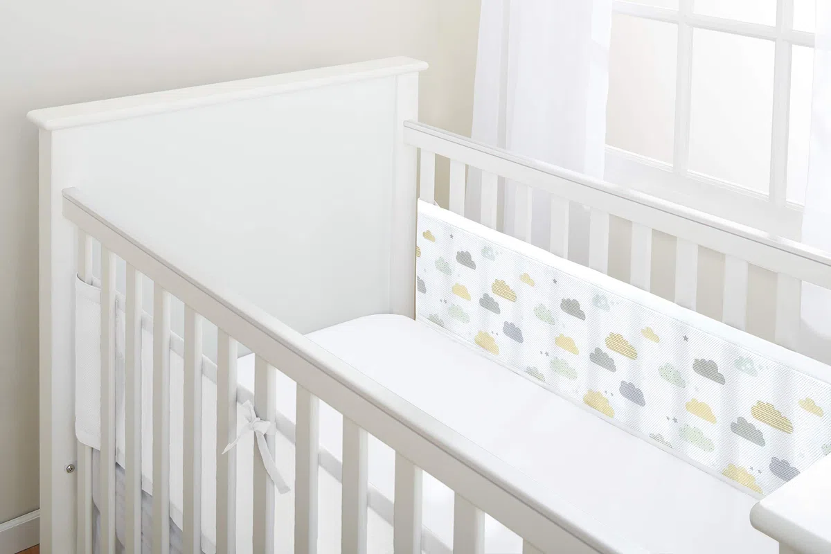 BreathableBaby – Doublure en maille motif nuage pour lit à 2 côtés