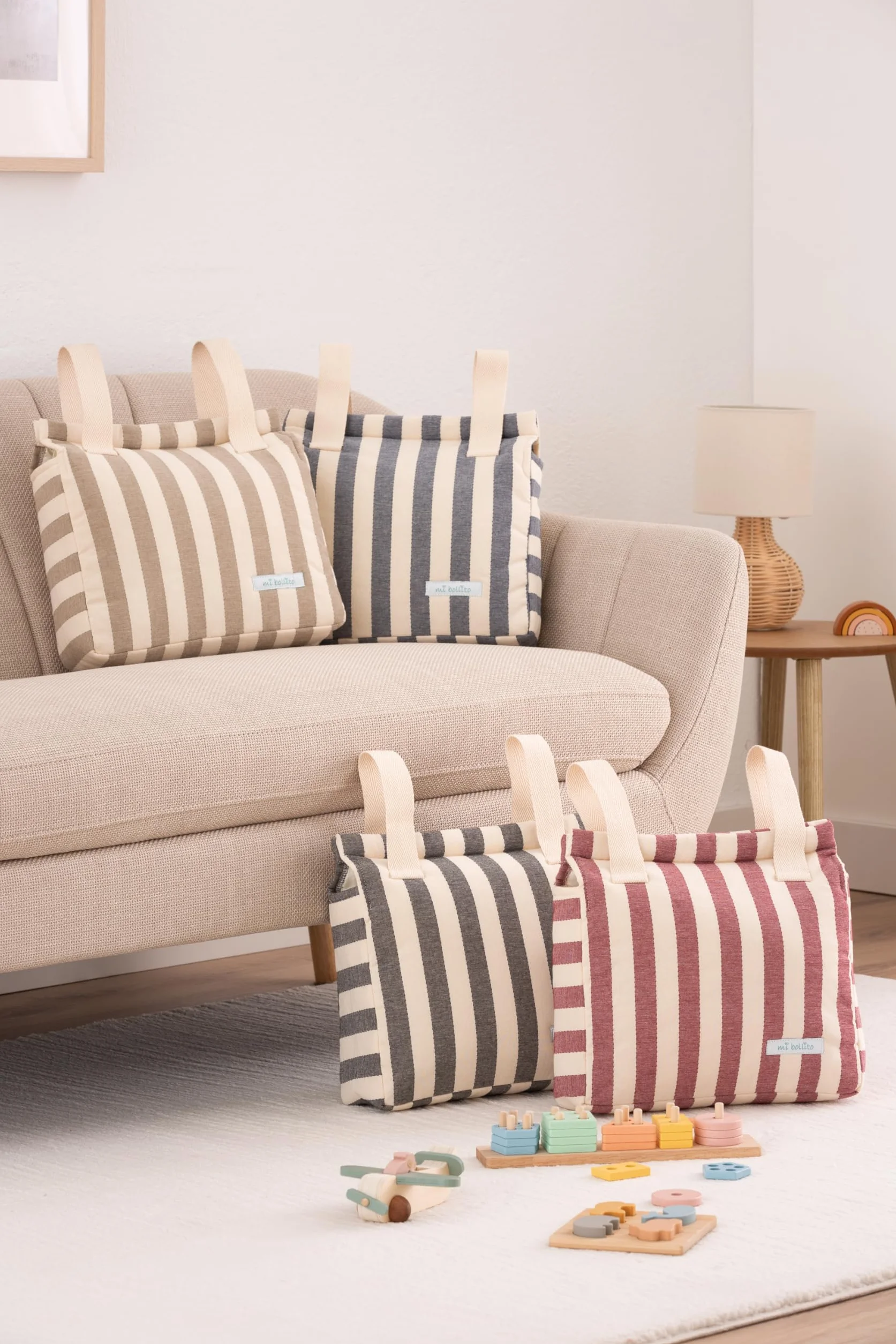 Sac à roulettes pour bébé | Nouvelle collection | Sac pour poussette universel avec fermeture à clic | Léger, pratique et avec grande capacité | Motif à rayures.