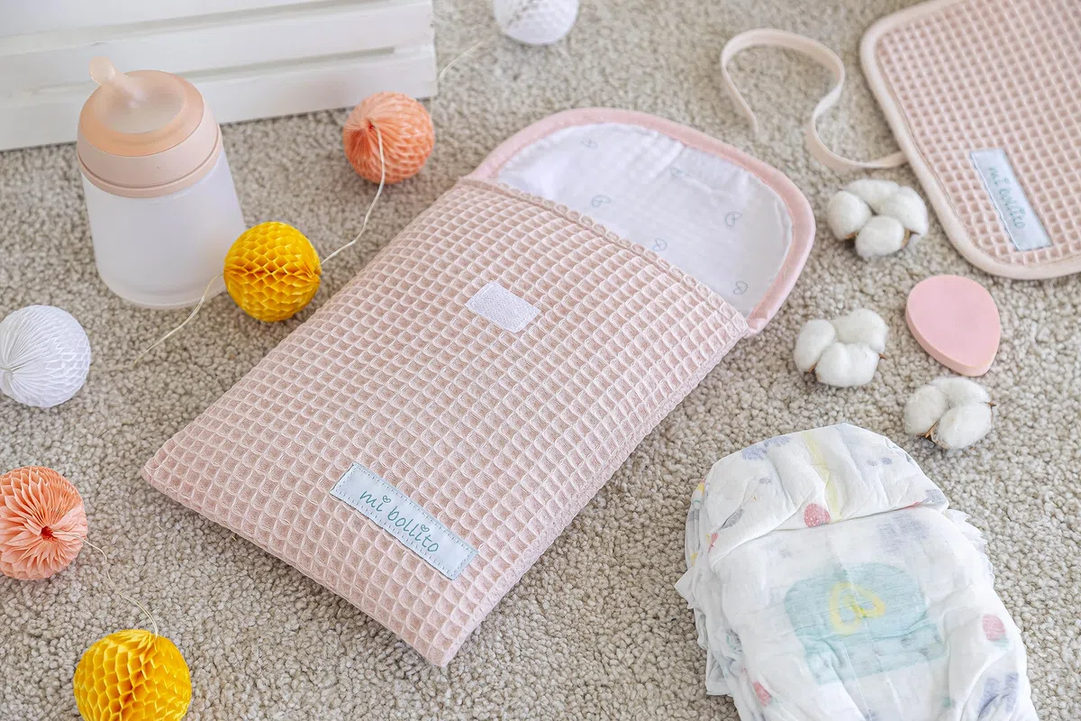 Sac de maternité rose pastel avec matelas à langer portable et organisateur de couches - Fabriqué en Espagne