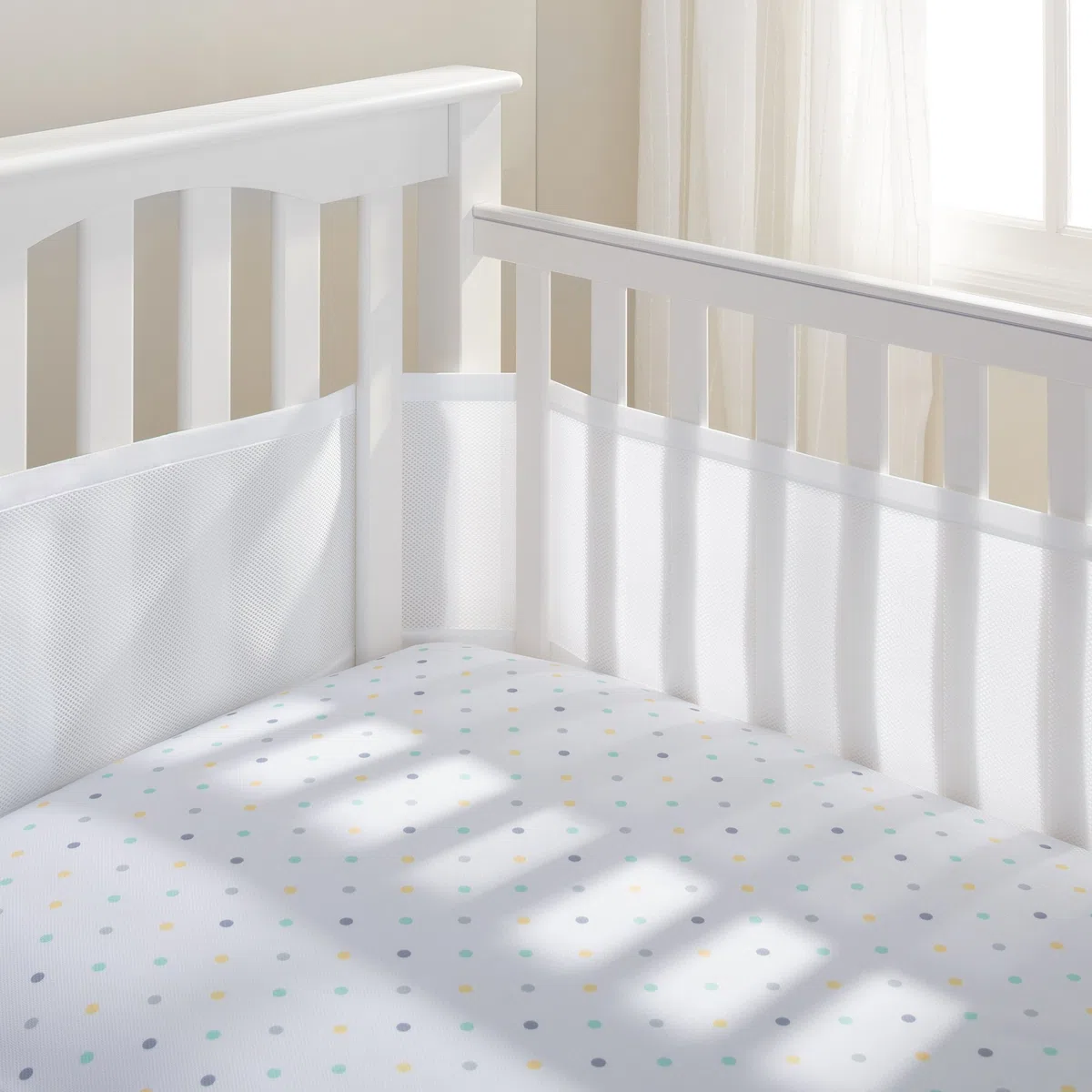 BreathableBaby Tour de lit 4 côtés pour berceau Doublure en maille Blanc