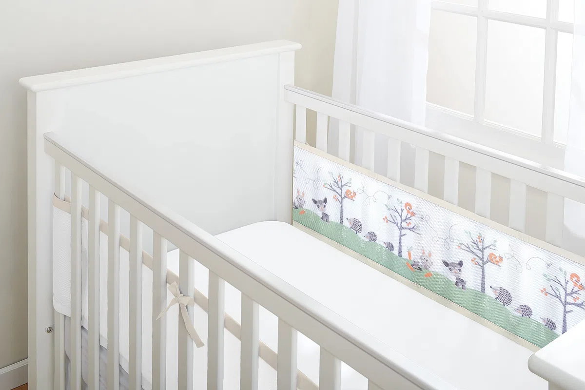 BreathableBaby, Doublure Classique en Maille Respirante de 3 mm pour berceaux avec Matelas de 120 x 60 cm ou 140 x 70 cm, Woodland Walk, Couvre 2 côtés, Non rembourré, Alternative au Tour de lit