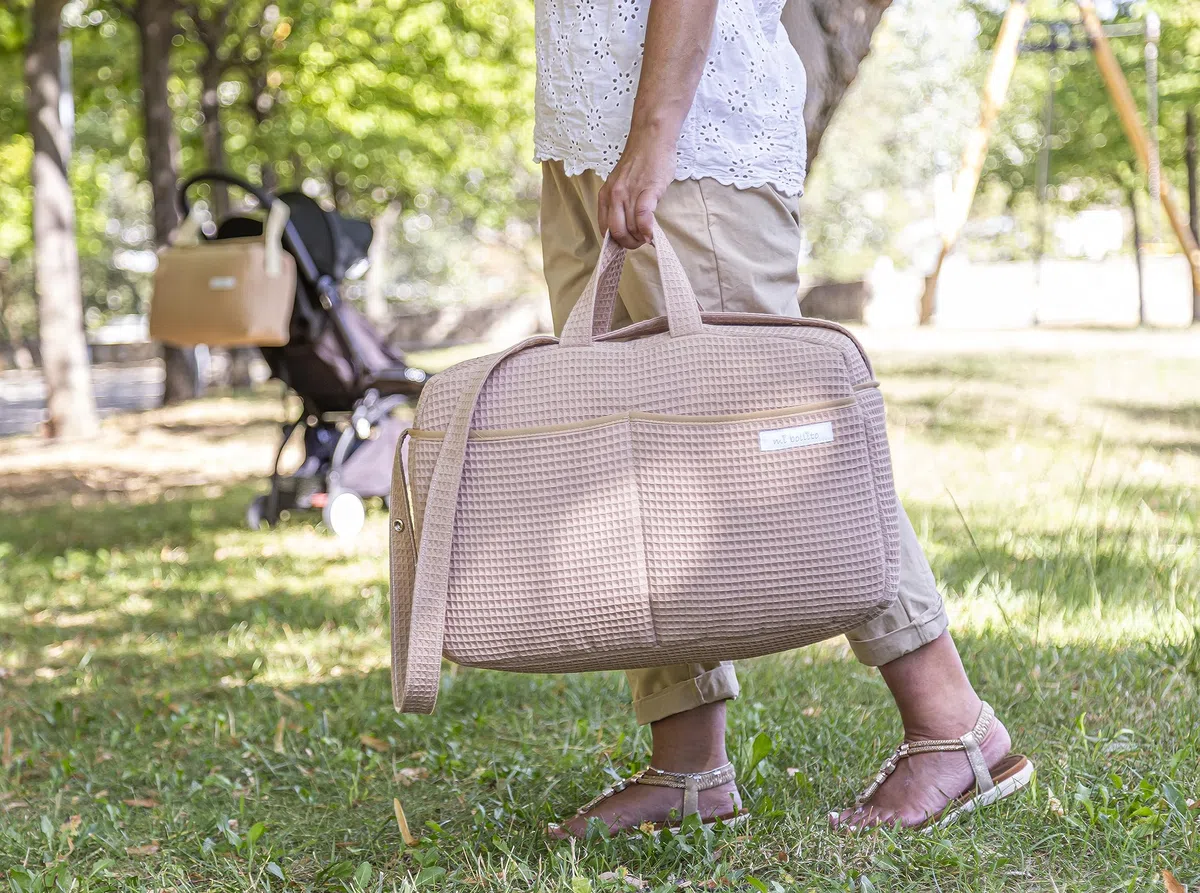 Sac de maternité rose pastel avec matelas à langer portable et organisateur de couches - Fabriqué en Espagne